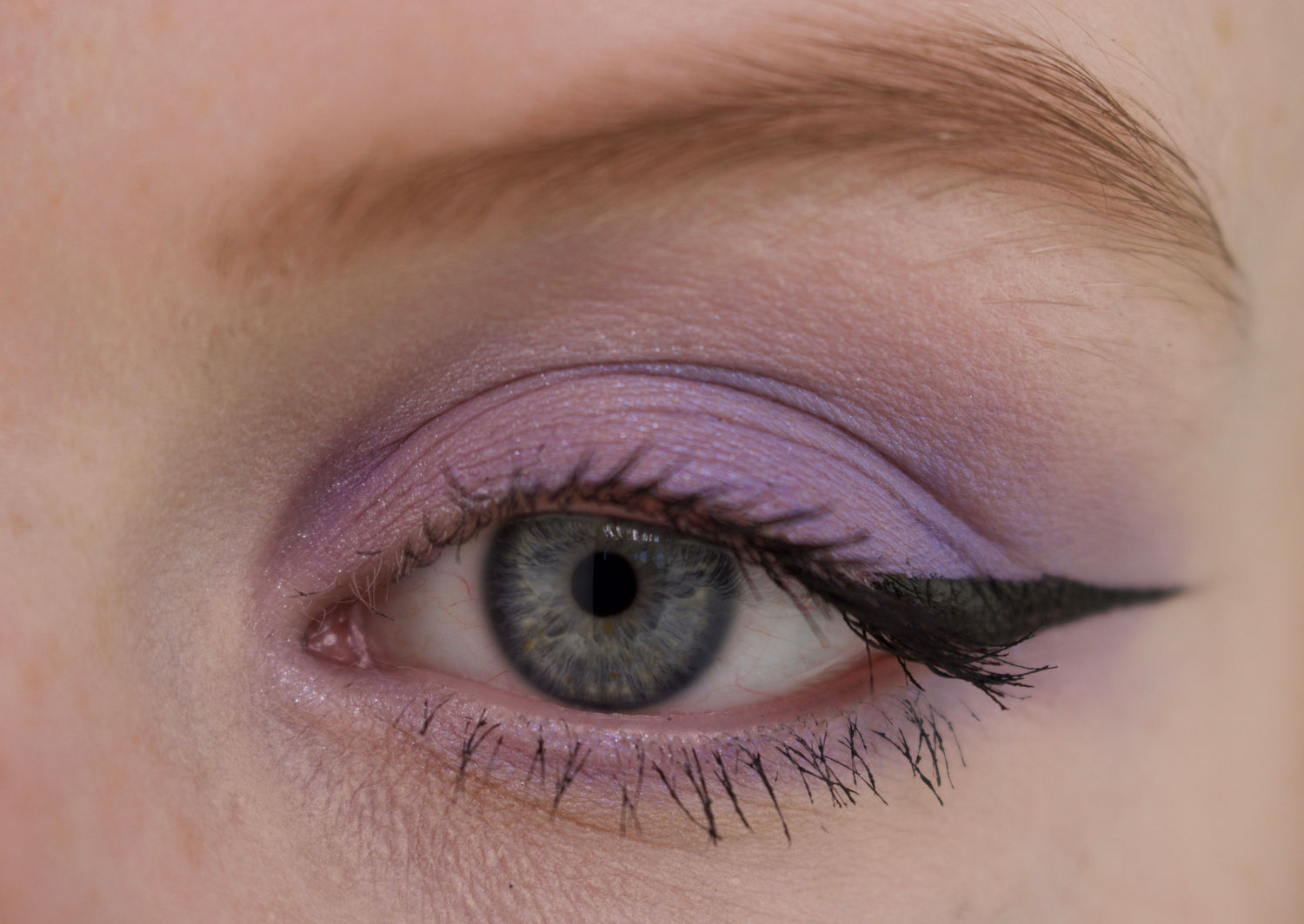 Eyeshadow Lavender Haze voorbeeld ogen open