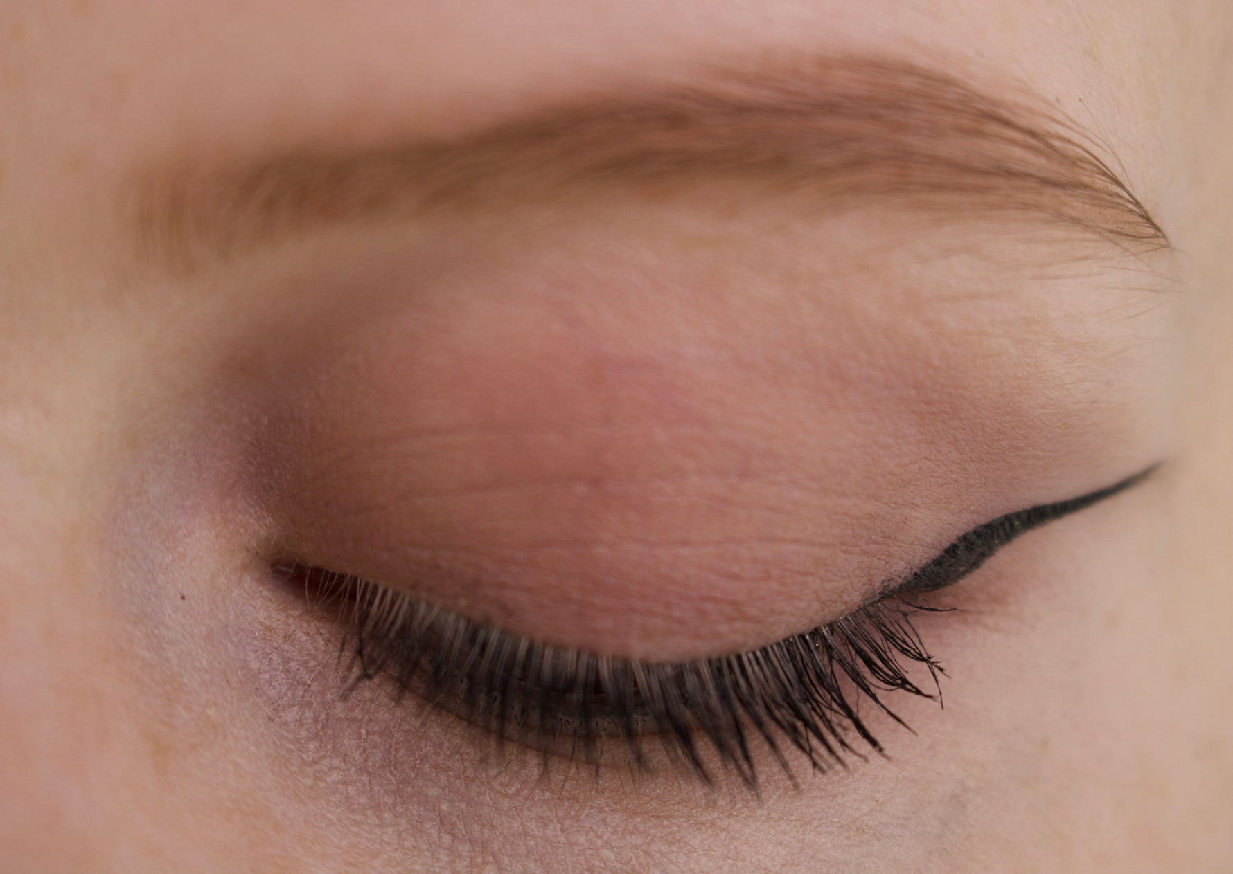 Eyeshadow Matte Clay voorbeeld gesloten oog